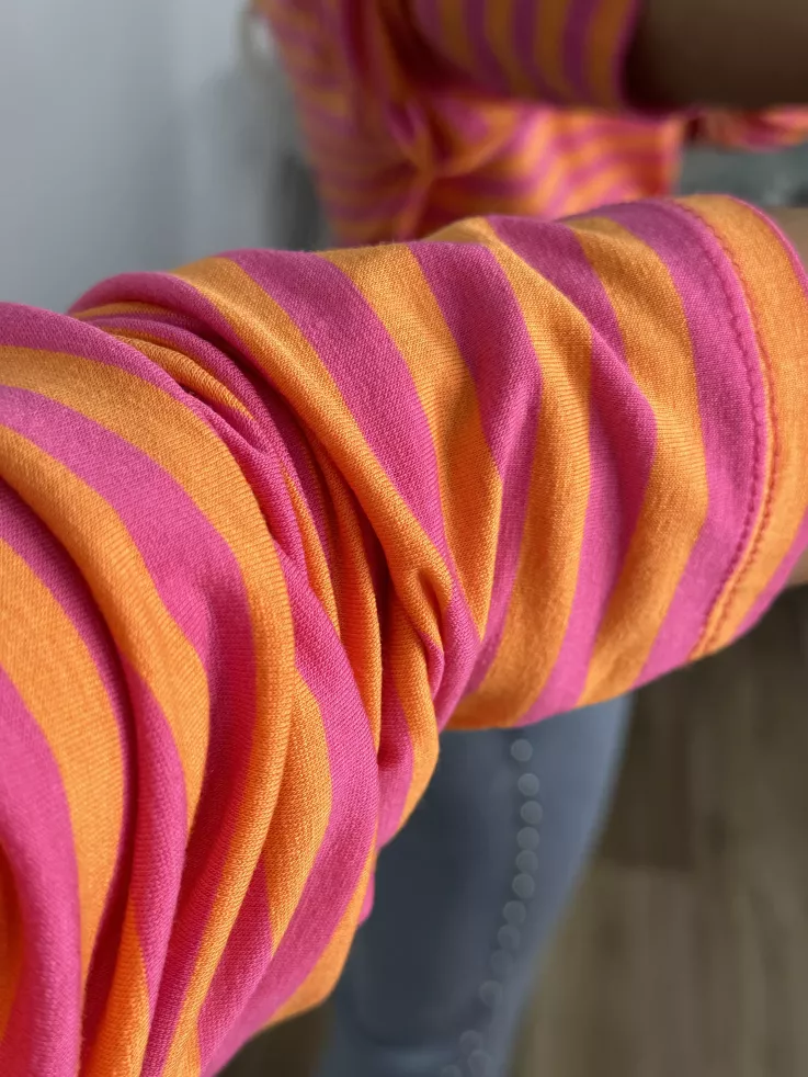 Camiseta San naranja y rosa