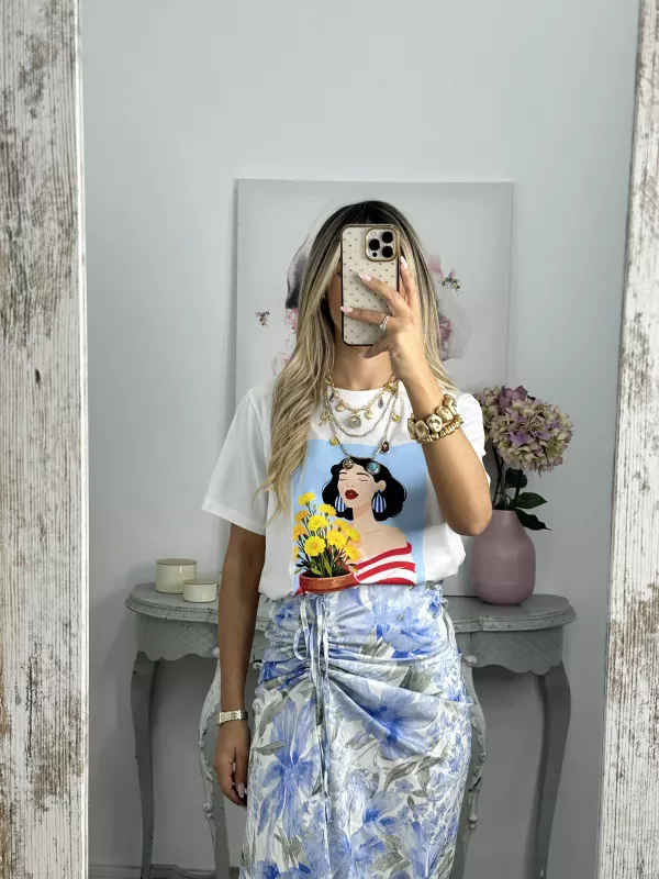 Camiseta muñeca flores