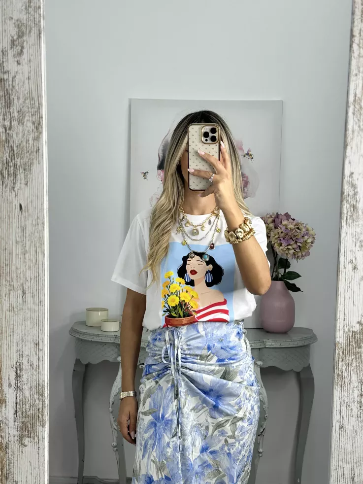 Camiseta muñeca flores
