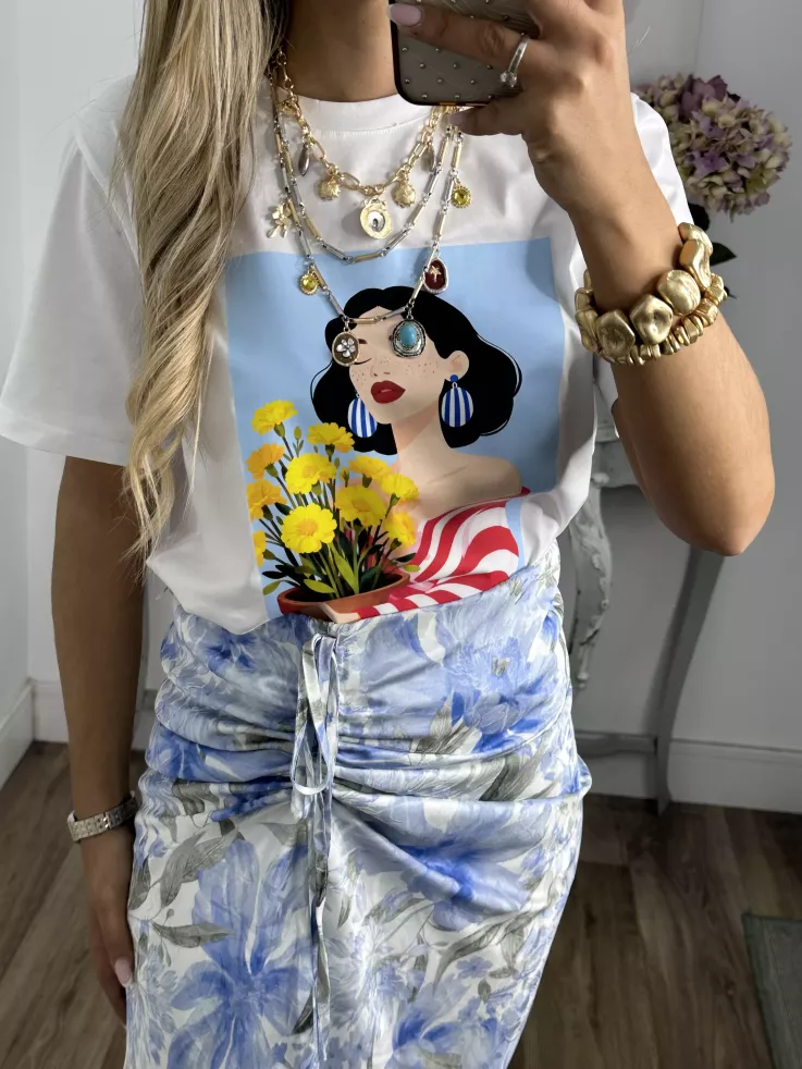 Camiseta muñeca flores