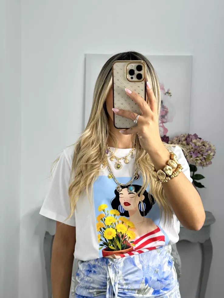 Camiseta muñeca flores