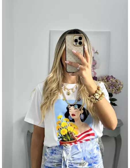 Camiseta muñeca flores