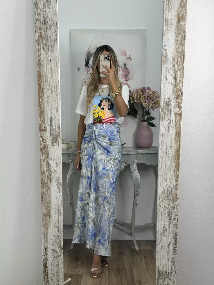 Camiseta muñeca flores