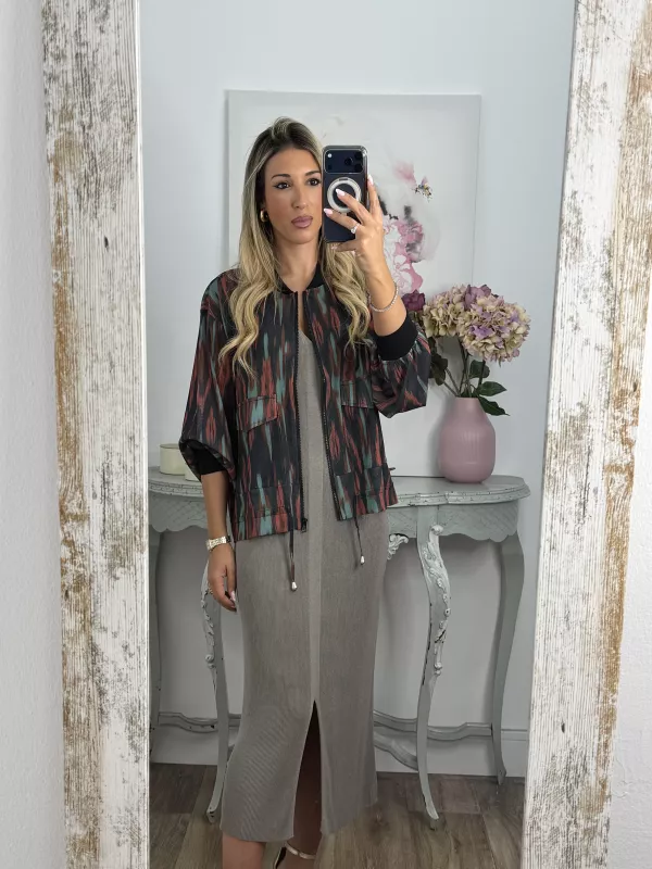 Bomber negra tipo tie dye
