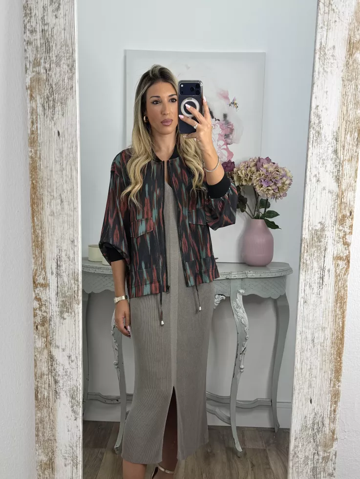 Bomber negra tipo tie dye
