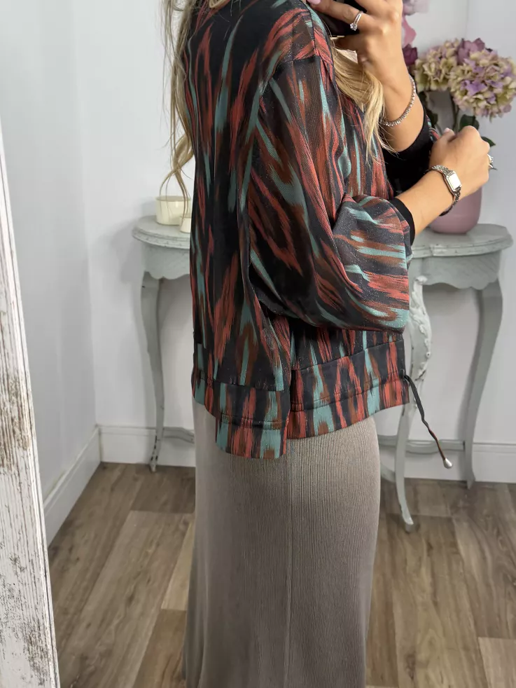 Bomber negra tipo tie dye
