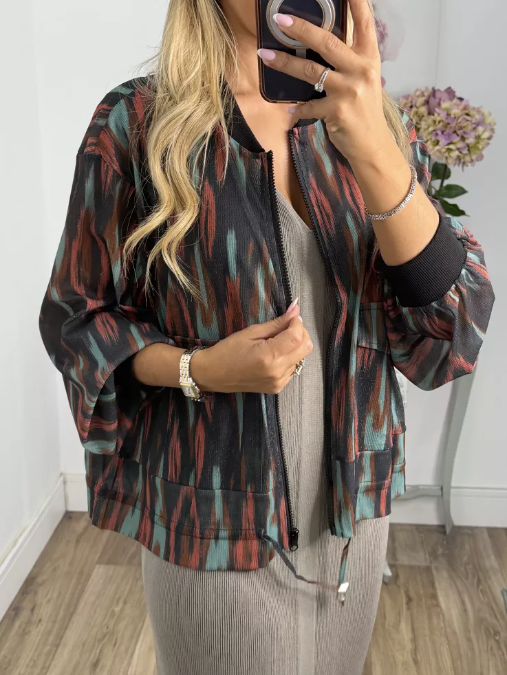 Bomber negra tipo tie dye
