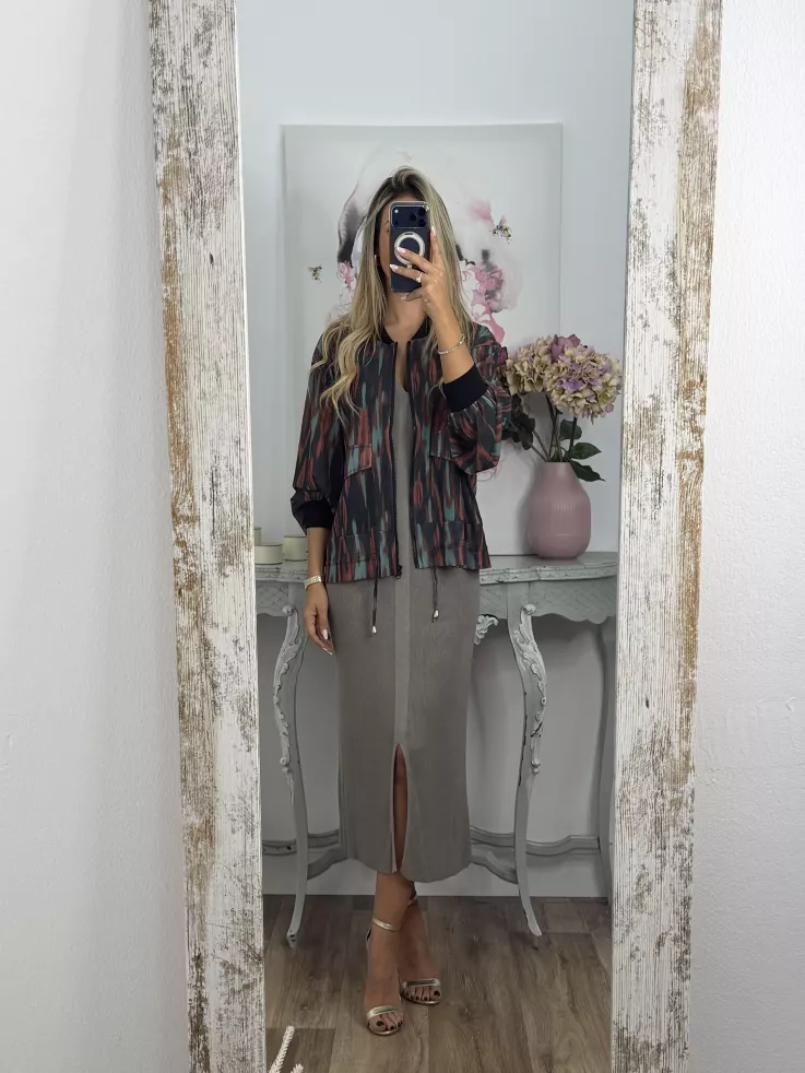 Bomber negra tipo tie dye