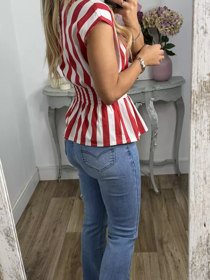 Blusa Ordinari roja y blanca