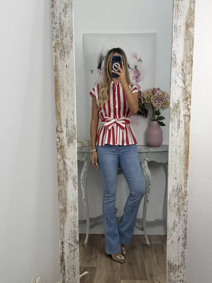 Blusa Ordinari roja y blanca