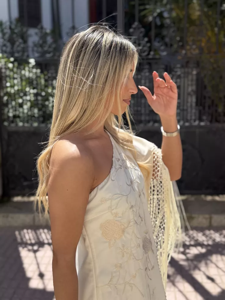 Vestido Mantón bordado hueso