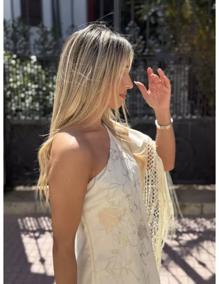 Vestido Mantón bordado hueso