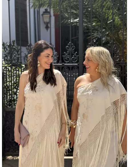 Vestido Mantón bordado hueso