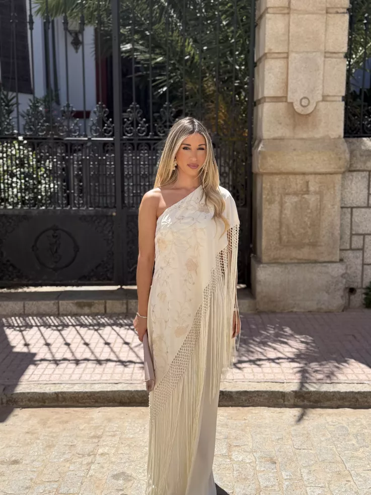 Vestido Mantón bordado hueso