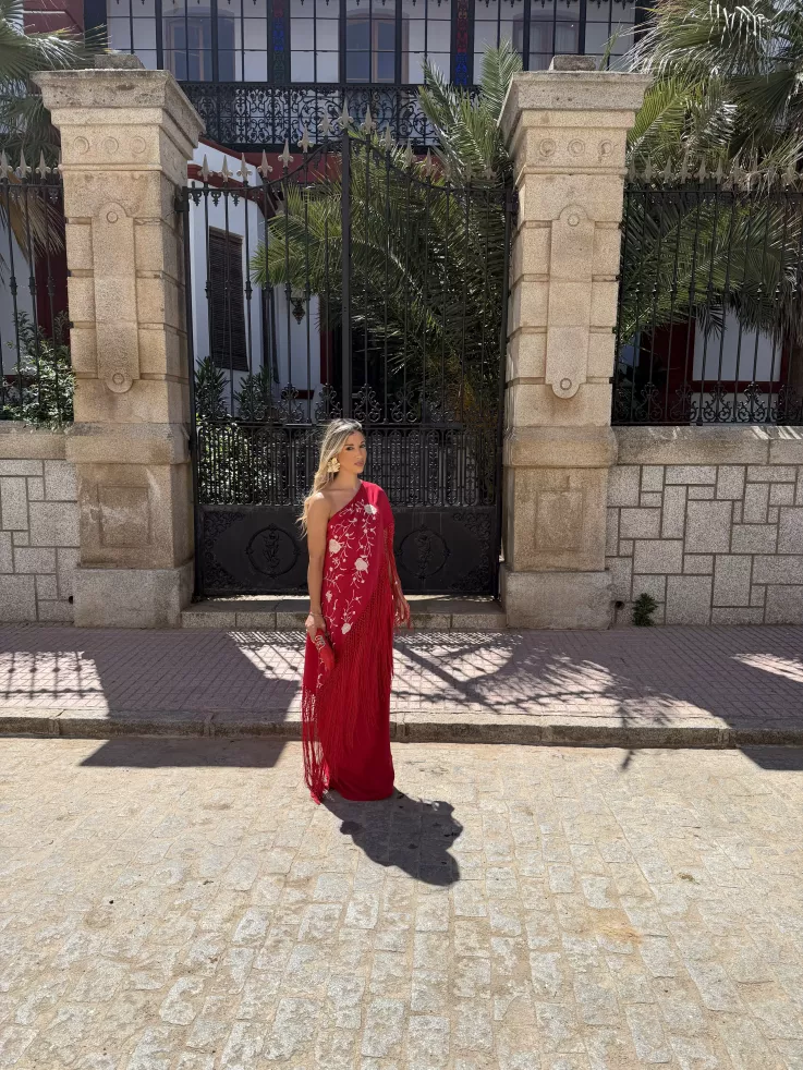 Vestido Mantón bordado rojo