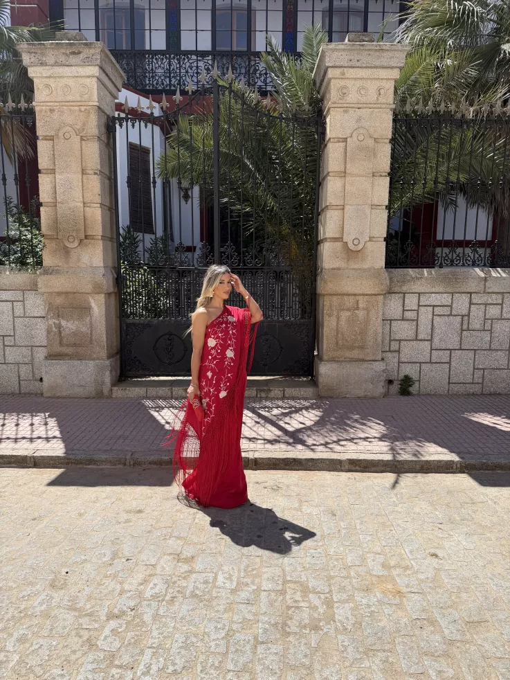 Vestido Mantón bordado rojo