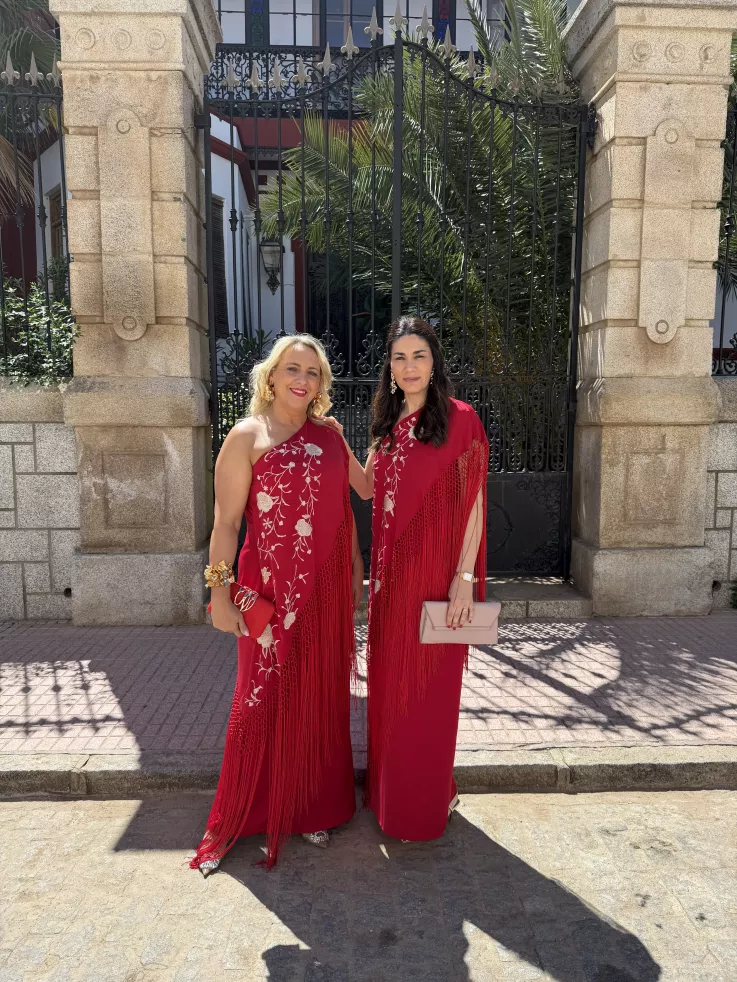 Vestido Mantón bordado rojo