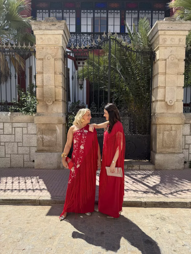 Vestido Mantón bordado rojo