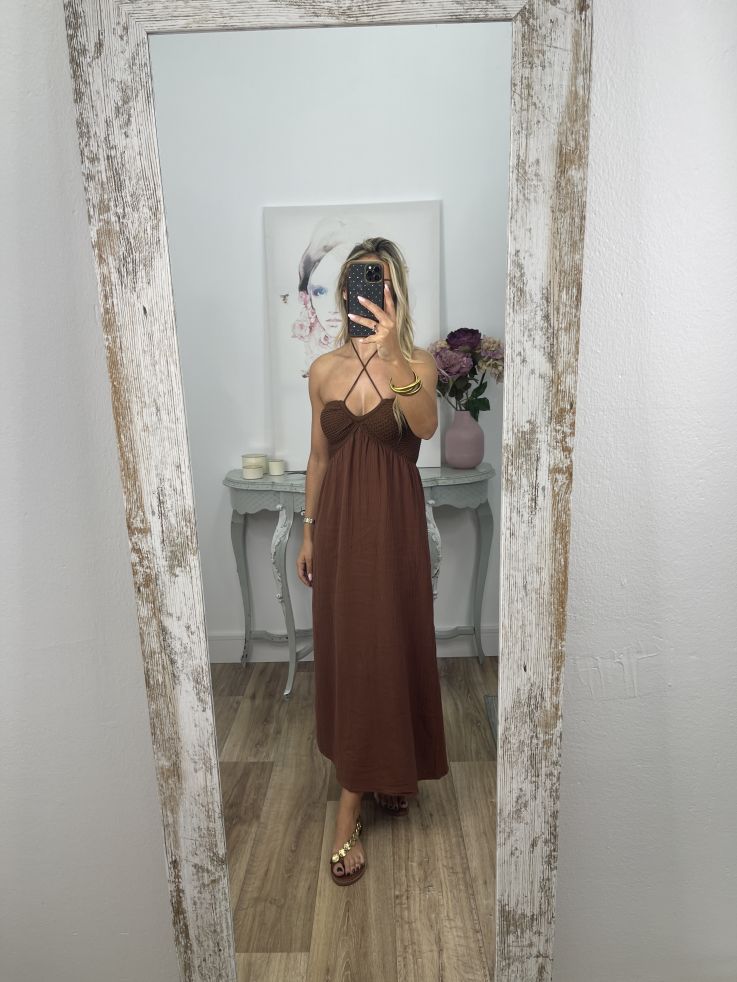 Vestido con escote de crochet