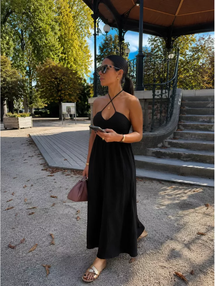 Vestido con escote de crochet negro