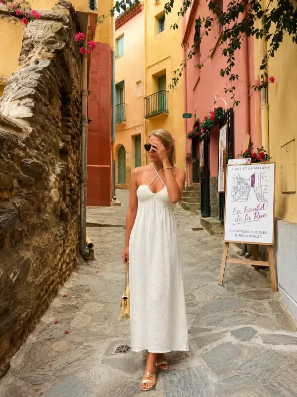 Vestido con escote de crochet beige