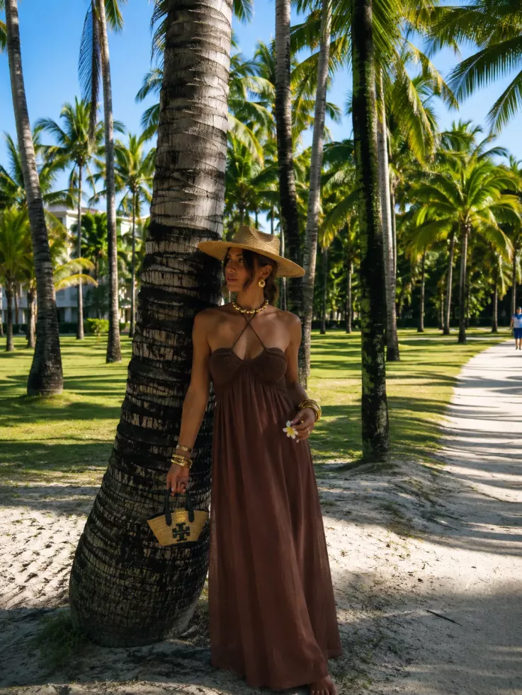 Vestido con escote de crochet
