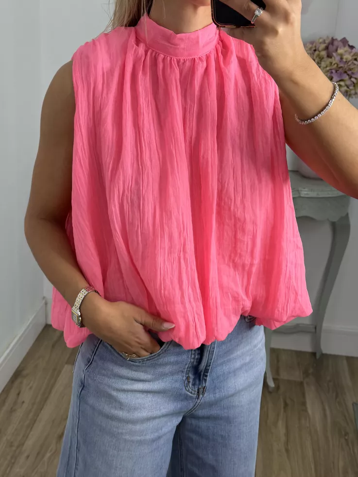 Blusa rosa fluorescente lazada espalda al aire