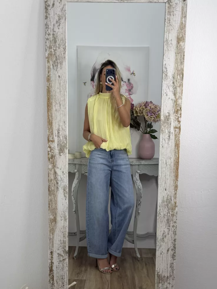 Blusa amarilla fluorescente lazada espalda al aire