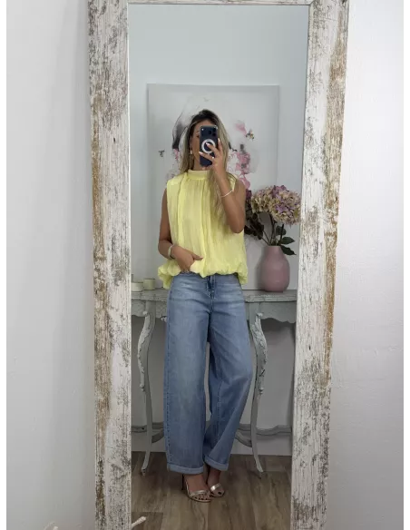 Blusa amarilla fluorescente lazada espalda al aire