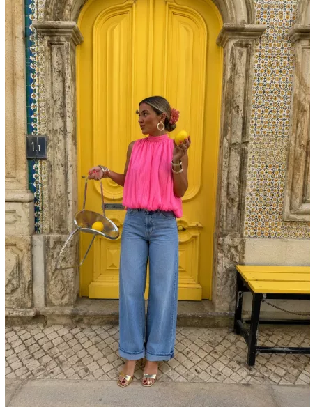 Blusa rosa fluorescente lazada espalda al aire
