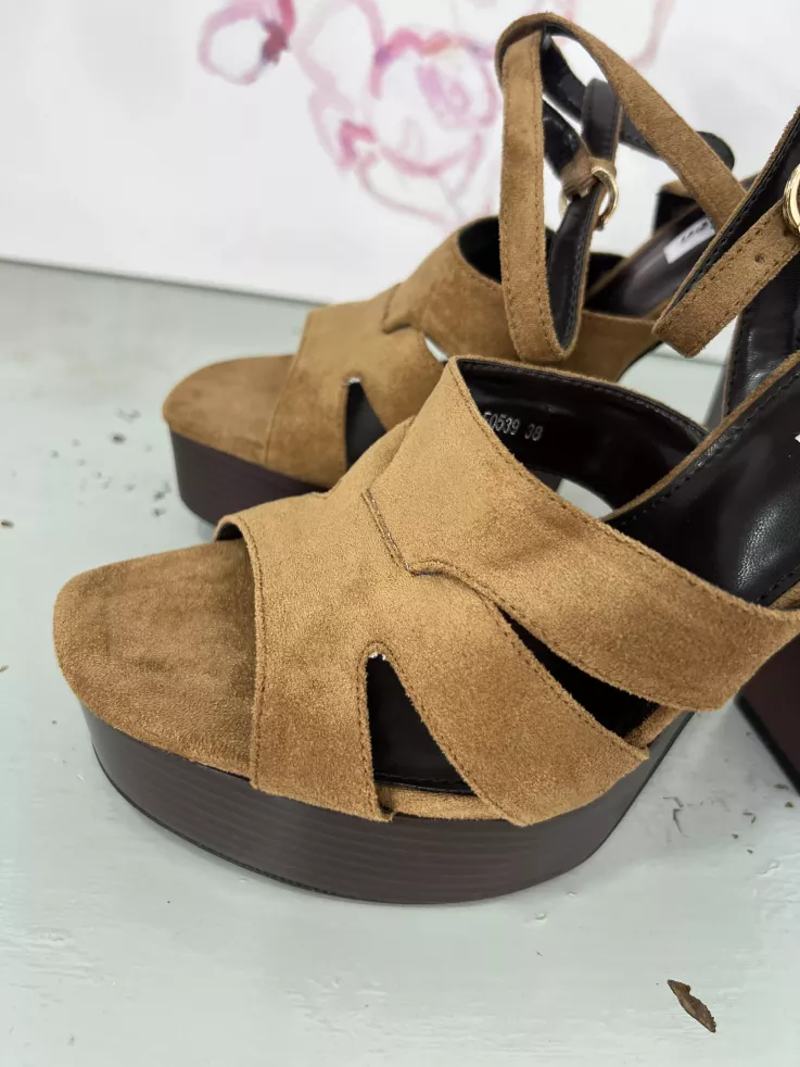 Zapatos plataforma camel antelina