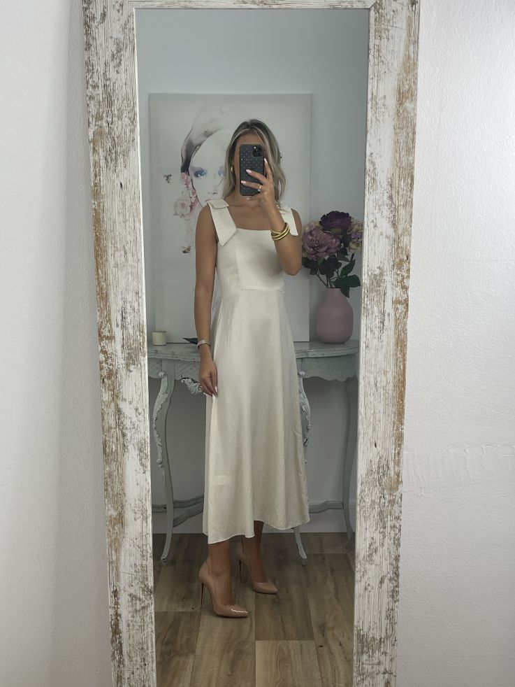 Vestido beige con tiranta lazo