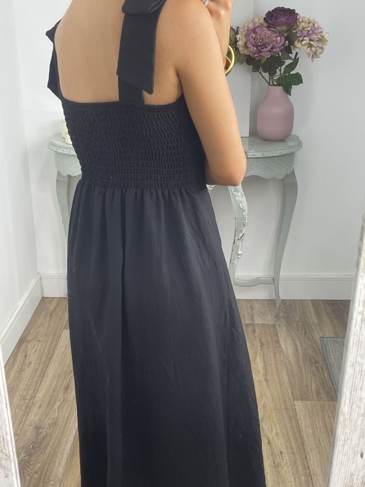 Vestido negro con tiranta lazo