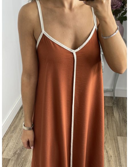 Vestido teja con línea beige