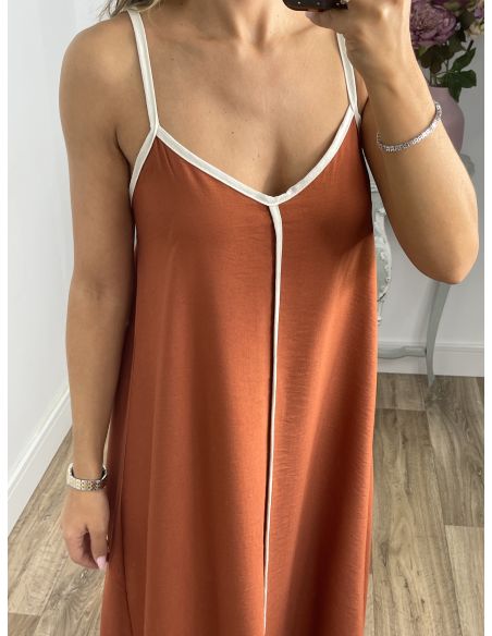 Vestido teja con línea beige