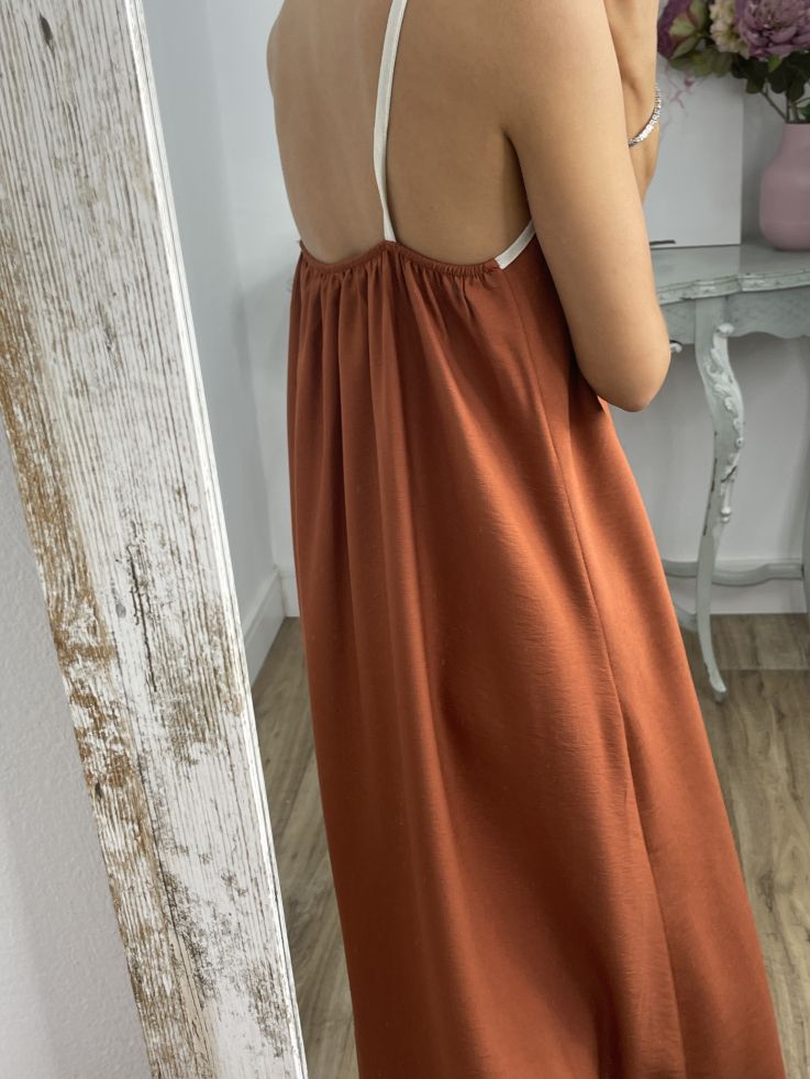 Vestido teja con línea beige