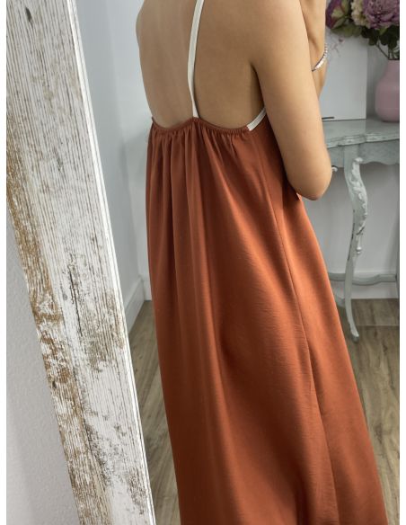 Vestido teja con línea beige