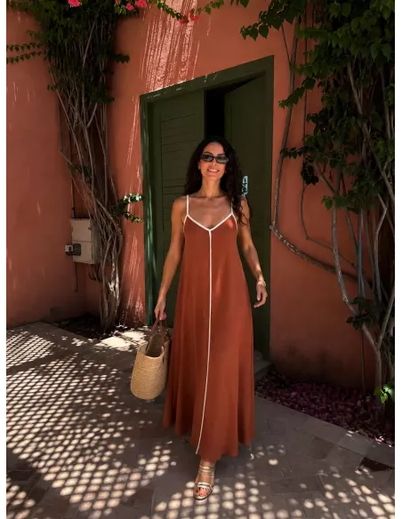 Vestido teja con línea beige