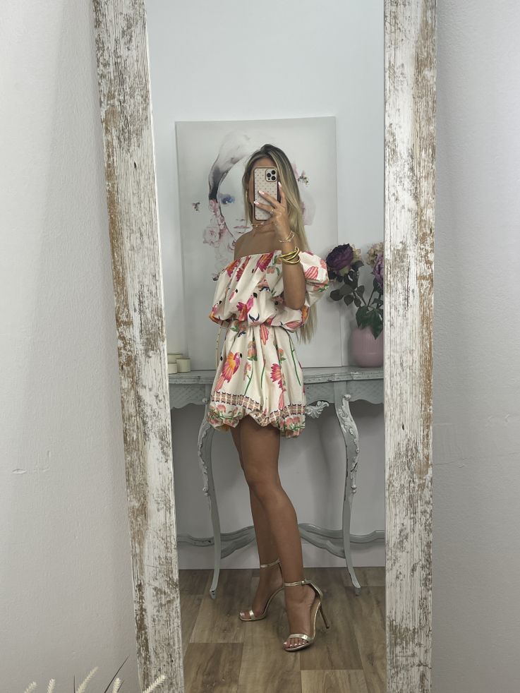 Vestido Globo fondo claro