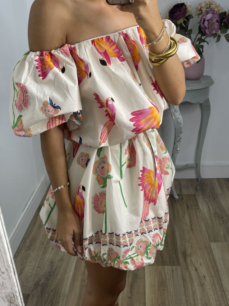 Vestido Globo fondo claro