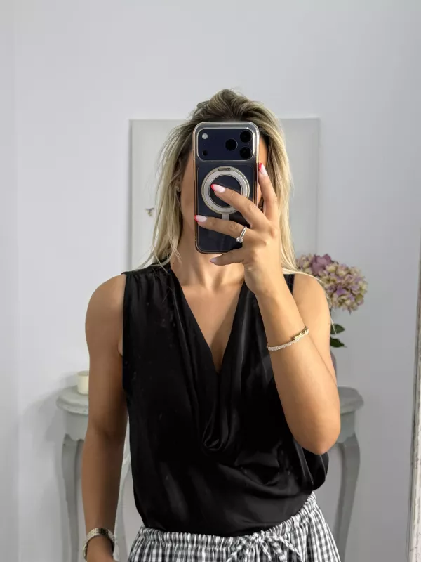 Blusa satinada escote cascada