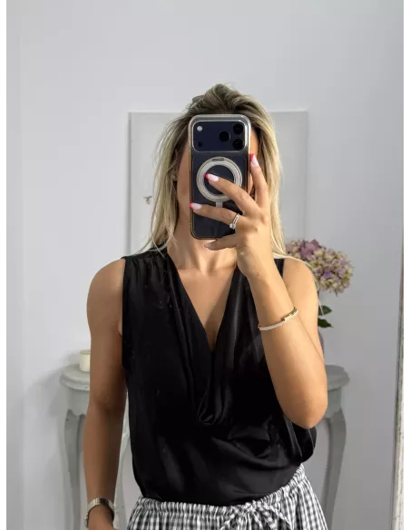 Blusa satinada escote cascada