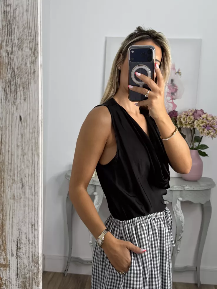Blusa satinada escote cascada