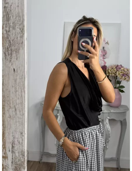 Blusa satinada escote cascada