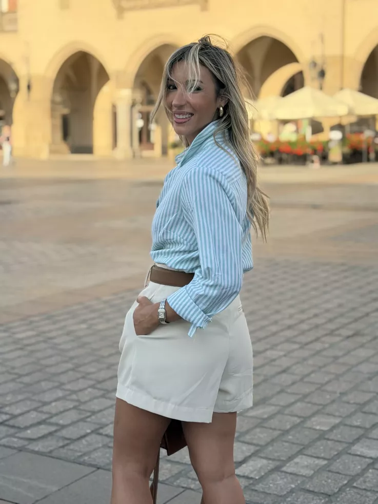 Pantalón Gal beige corto con cinturón rafia