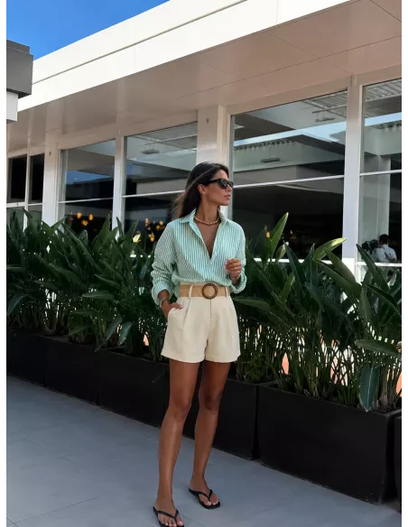 Pantalón Gal beige corto con cinturón rafia