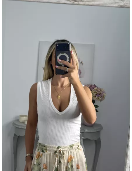 Camiseta basica pico blanca