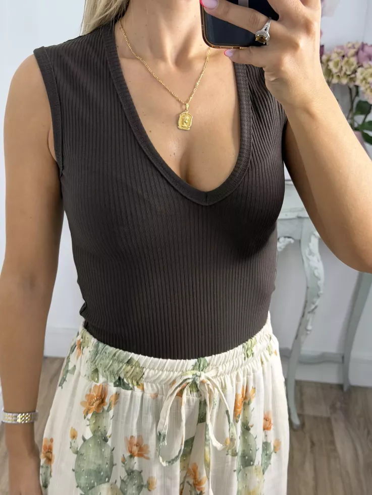 Camiseta basica pico choco