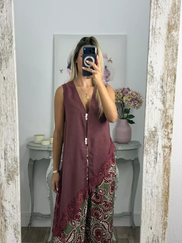 Blusa chaleco con puntilla berenjena