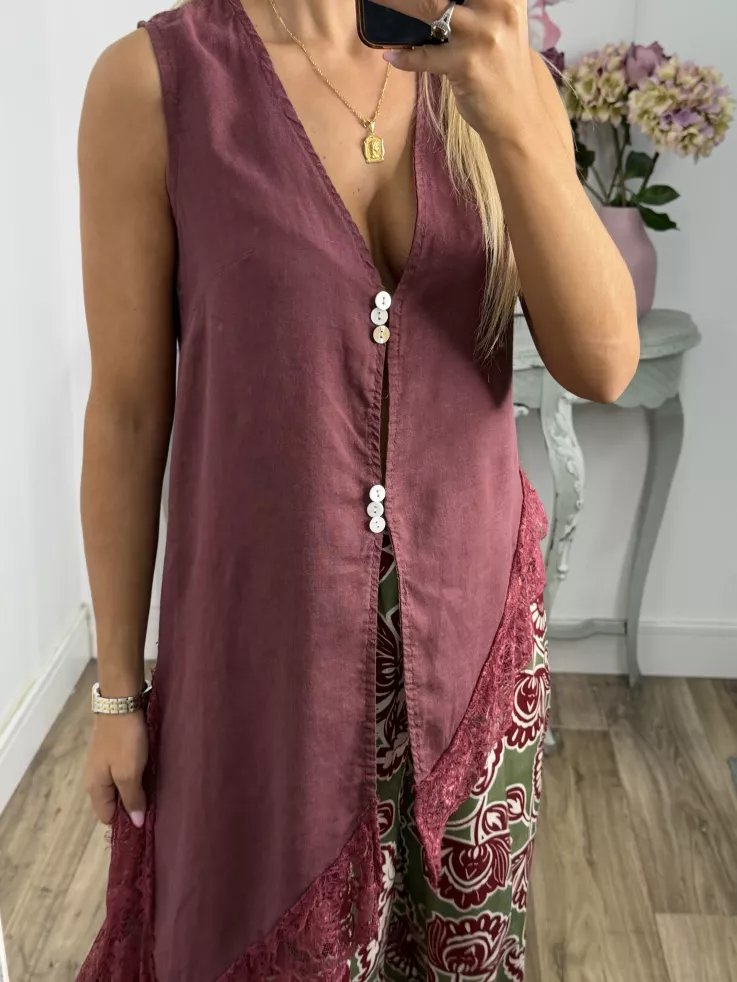 Blusa chaleco con puntilla berenjena